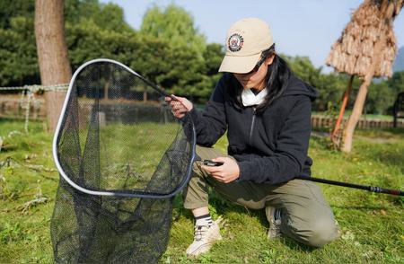台钓与抄网：钓鱼技巧与工具的完美结合